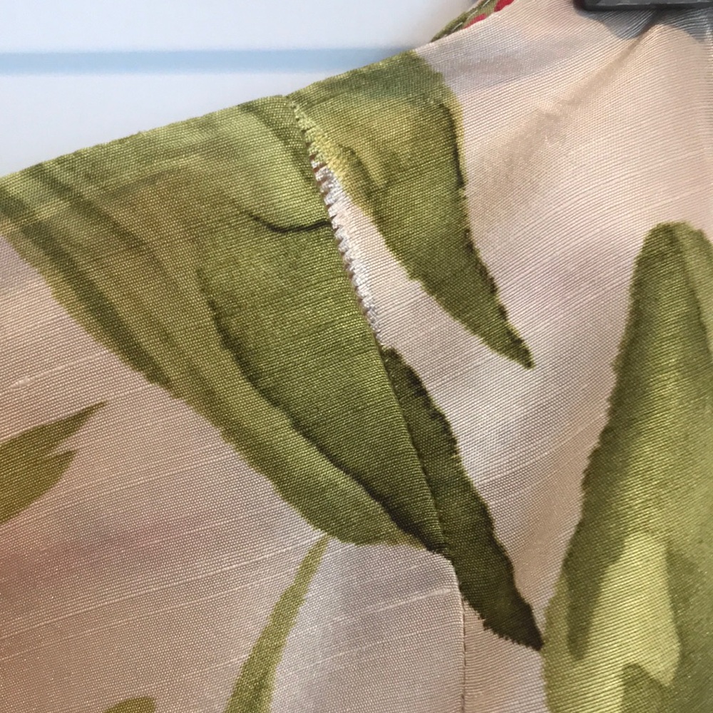 Dana Buchman Silk floral pants. - Picture 6 of 6